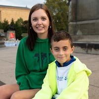 Lily Walker (left) with her cousin Peter Cellucci on the steps of the Washington Monument fountain at Eakins Oval at the 20th annual CHOP Parkway Run & Walk on Sunday in Philadelphia.